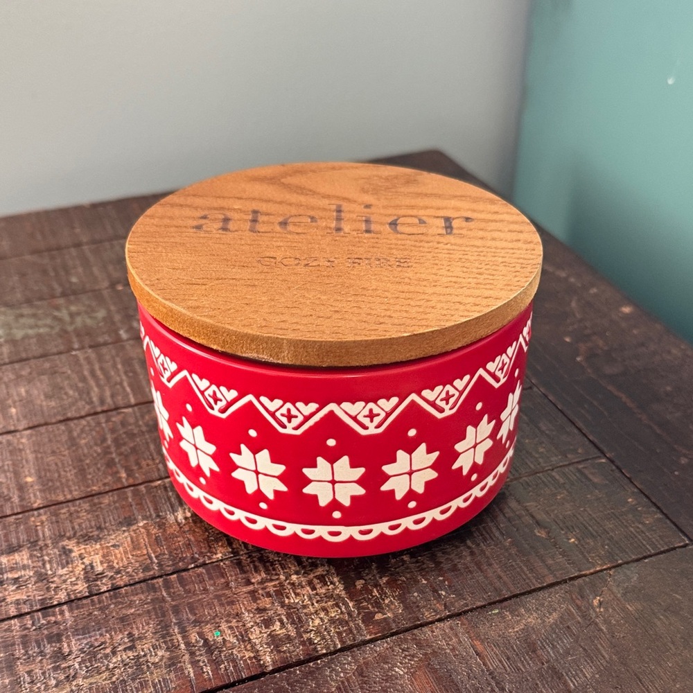 Red and White Snow Flake Cozy Fire Scented Candle